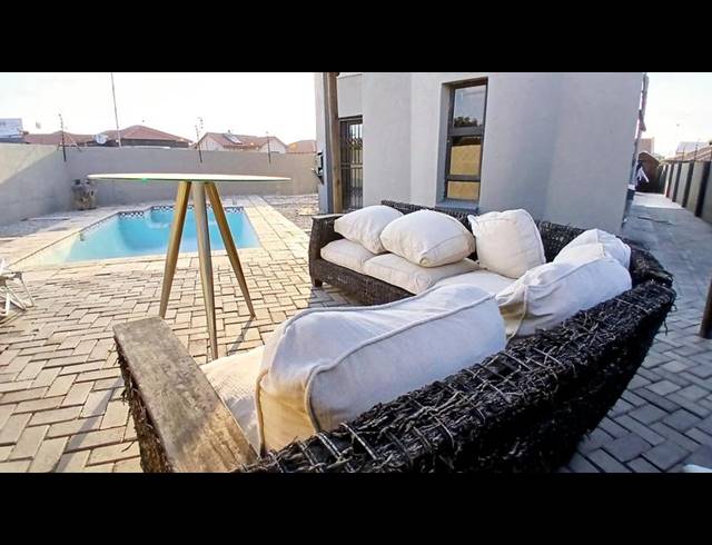 4 BEDROOM HOUSE FOR SALE IN RETHABILE GARDENS